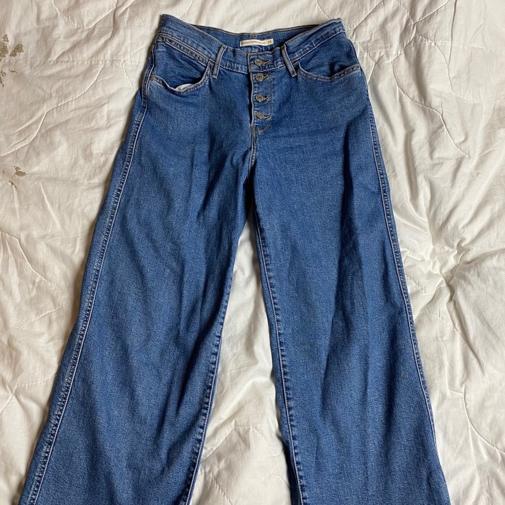 Levi wide leg button up high waisted jeans